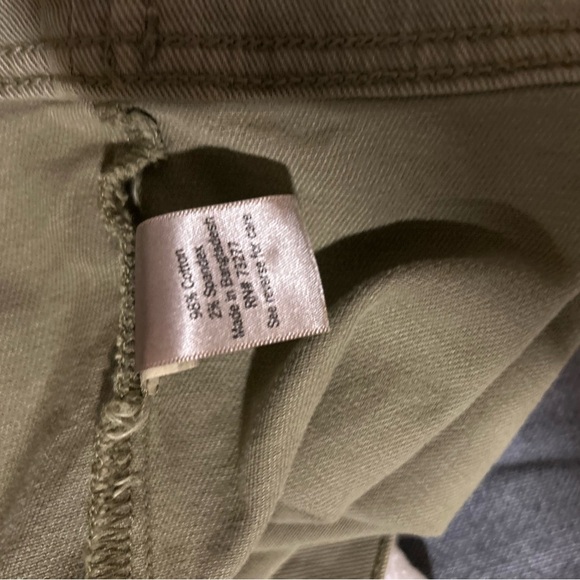 Sonoma Women’s Army Green Cropped Jean Jacket
Size 1X
NWOT - Picture 5 of 6